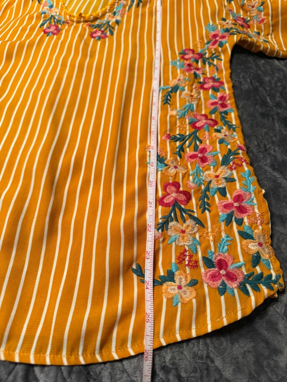Savanna Jane Cute Mustard Yellow Striped Embroidered V-Neck Top Size S - Picture 8 of 8
